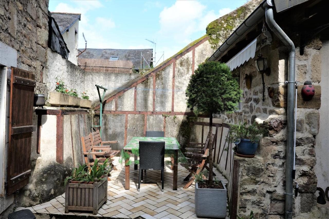 Maison Avec Patio Dans Le Centre Historique Villa Terrasson-Lavilledieu Exterior photo
