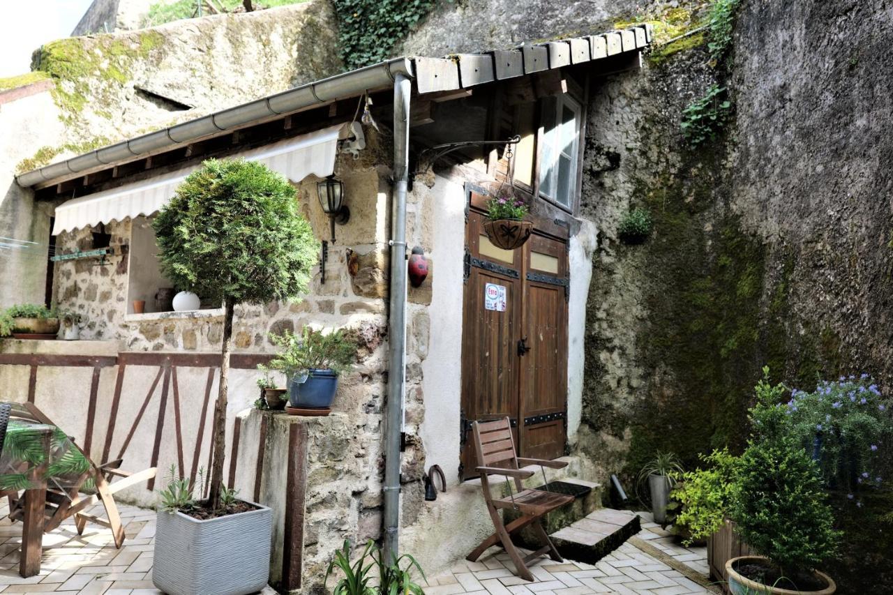 Maison Avec Patio Dans Le Centre Historique Villa Terrasson-Lavilledieu Exterior photo