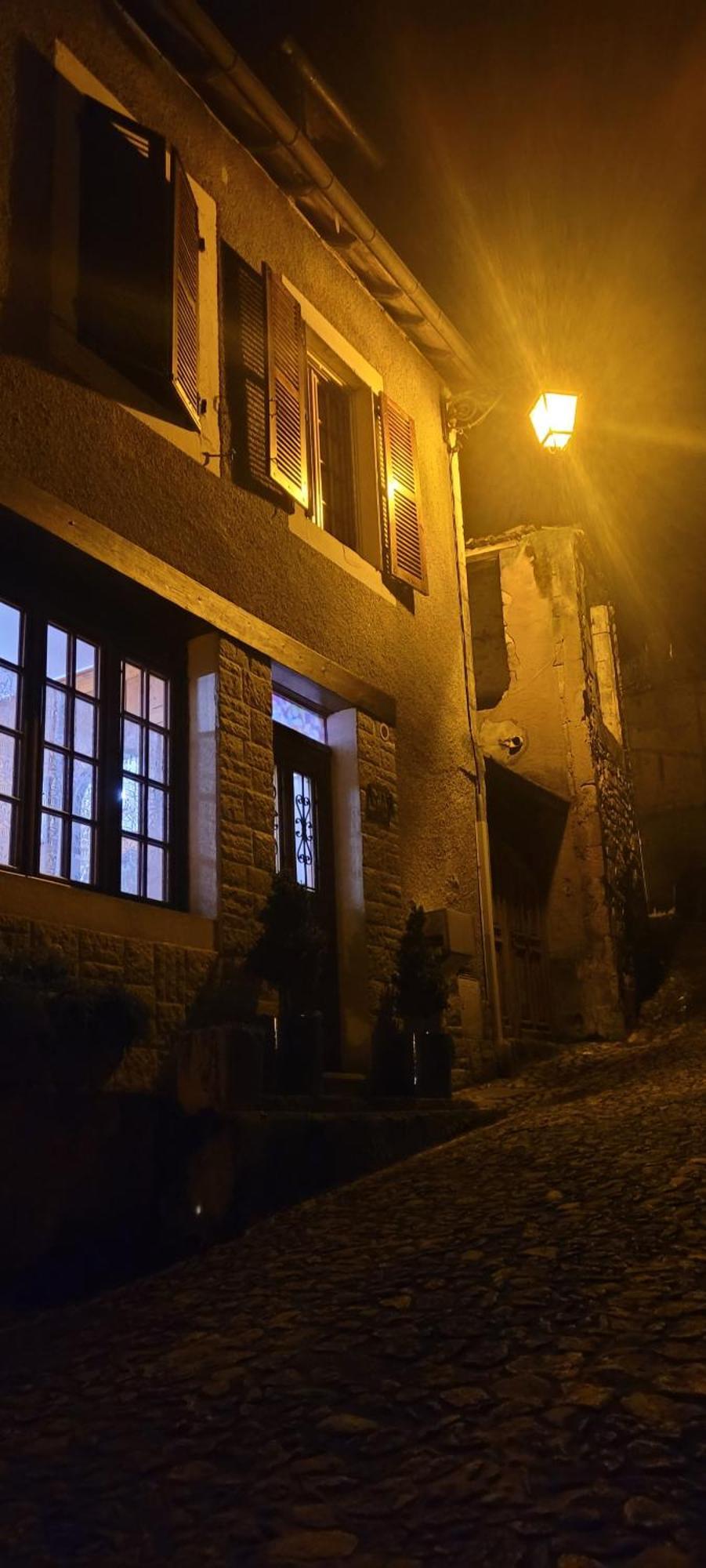 Maison Avec Patio Dans Le Centre Historique Villa Terrasson-Lavilledieu Exterior photo