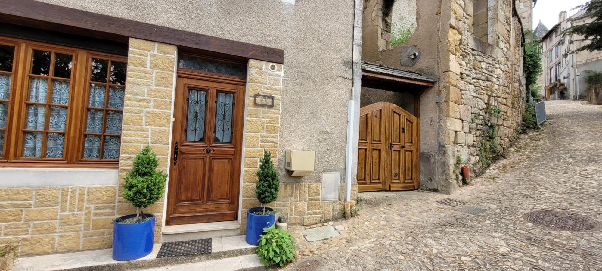 Maison Avec Patio Dans Le Centre Historique Villa Terrasson-Lavilledieu Exterior photo